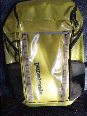 Patagonia Black Hole Pack 32L Hiking Backpack Green/Black Zip